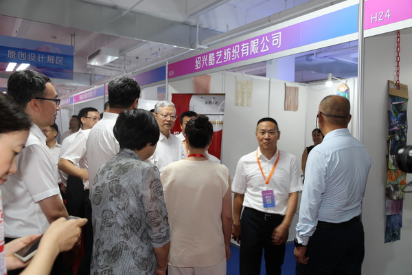  中華紡織網(wǎng)面輔料展區(qū)成功舉辦推介會(huì)，新材料、新工藝 助力興城泳裝產(chǎn)業(yè)升級